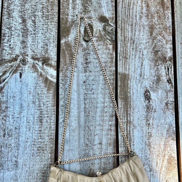 Ande’ vintage taupe leather bag with gold chain strap - Picture 5 of 9